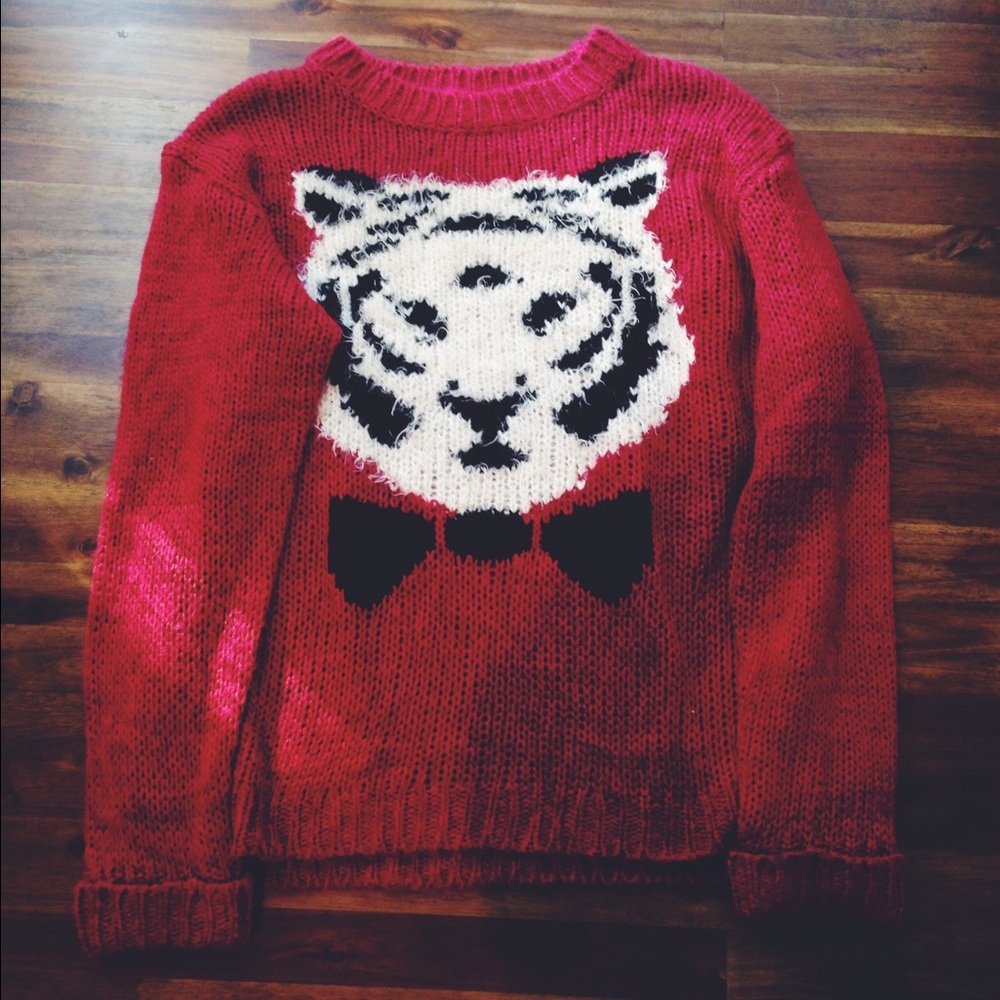 ⚡️UO Snow Tiger Bow Tie Sweater⚡️